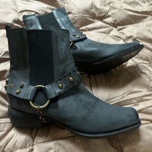 Bernardo Boots size 7 ladies